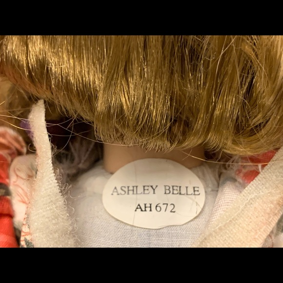 Ashley Belle Keepsakes Genuine Porcelain Collector Doll 15" - Picture 8 of 10